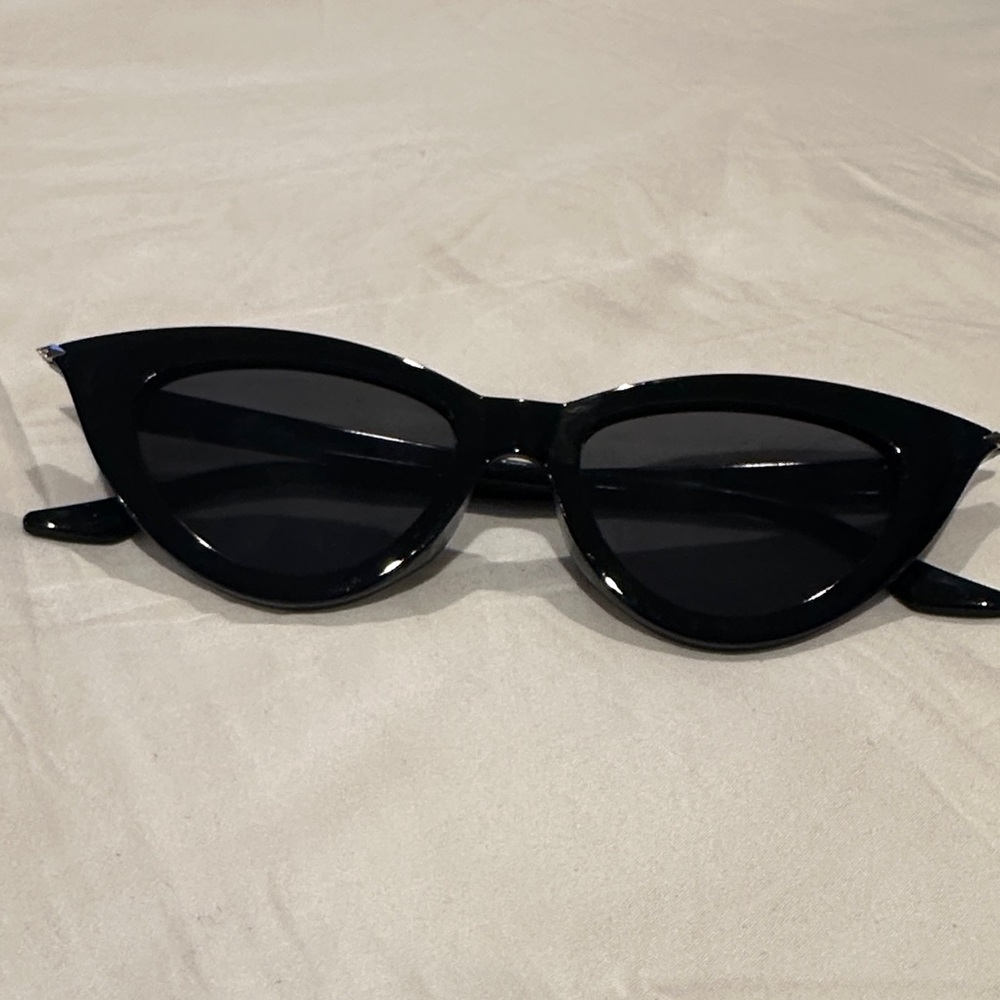 Diff Eyewear Black Cat-Eye Sunglasses